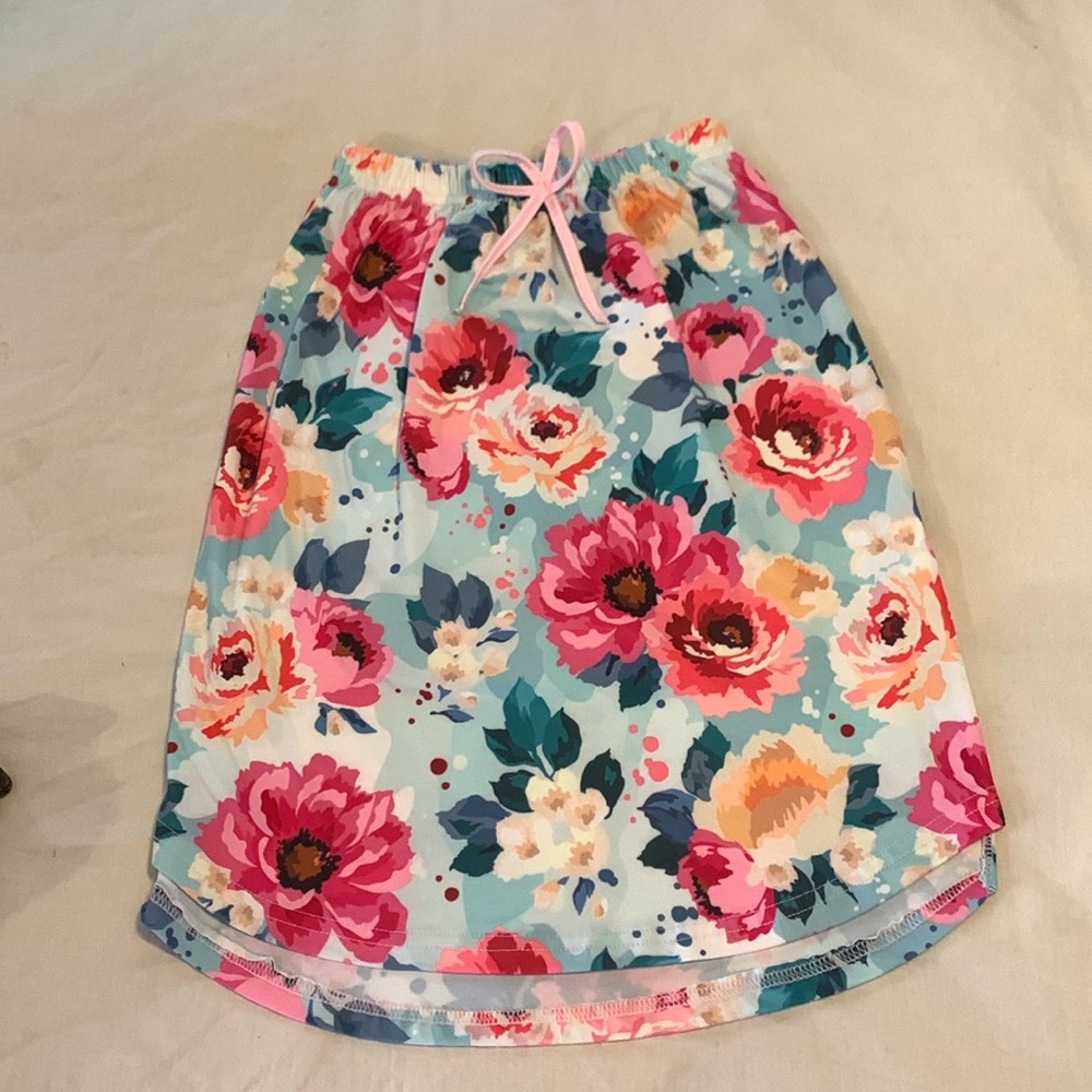 Girls flowered skirt.  Emma & Elsa, 10/12.